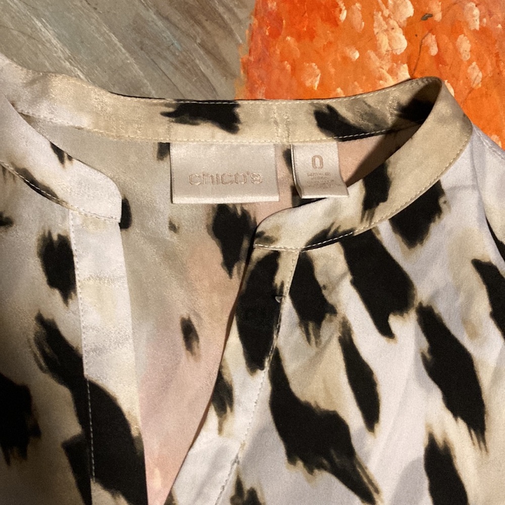 Cheetah blouse 👚 - Picture 2 of 3